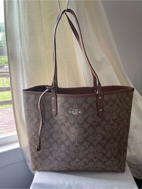 ❌NOT FOR SALE❌Coach GUC Reversible City Tote Bag GUC No Hangtag